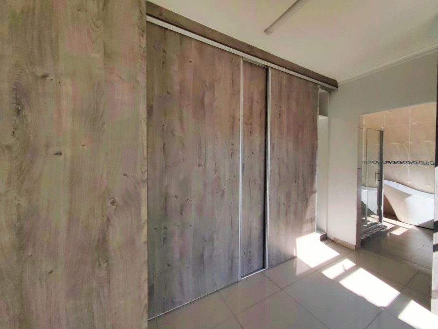 5 Bedroom Property for Sale in Grimbeeck Park North West